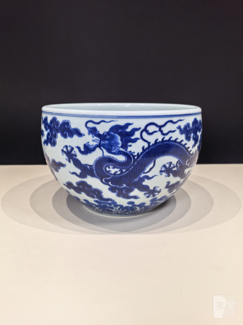 清乾隆 仿嘉窑青花云龙纹卷缸 - 图4